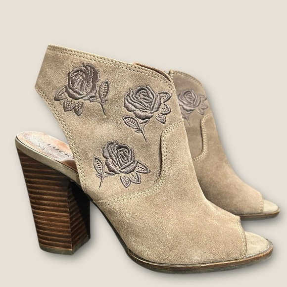 Lucky Brand Listana Heel Sandals Taupe Suede Peep Toe Block Slingback Size 7.5 - Picture 2 of 11